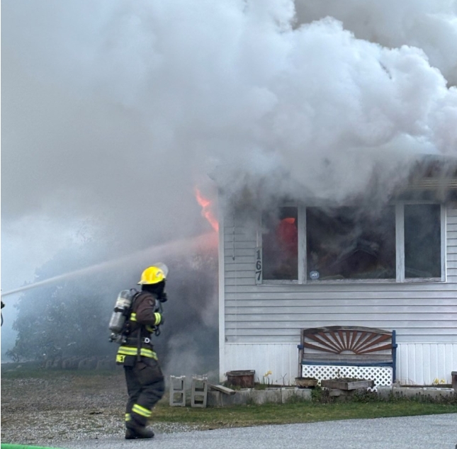 周三晚上吉布森附近的房屋被大火烧毁